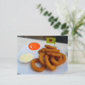 Uienringen met mayonaise en tomaat briefkaart (Staand voorkant)