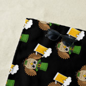 Uil Drink Beer St Patrick's Day Pattern Strandlaken (In situ)