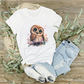Uil Illustratie Omgeven Door Harten En Bloemen T-shirt
