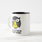 Uil. Je krijgt m'n laatste zenuwen. Tweekleurige Koffiemok (Voorkant links)