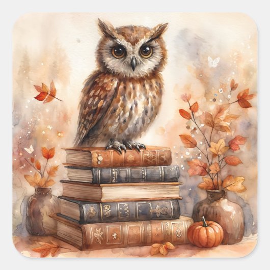 Uil op boekenstapel met herfstbladeren vierkante sticker (Voorkant)