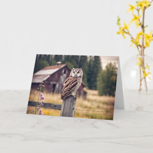 Uil op houten omheining post kaart (Gele Bloem)