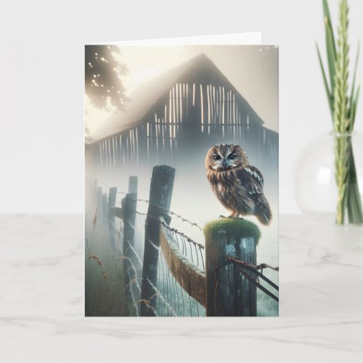 Uil op oude hek post voor verjaardag kaart (Voorkant)