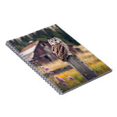 Uil op oude omheining post notitieboek (Rechterzijde)