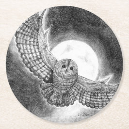 Uil vliegt voor de maan ronde kartonnen onderzetter