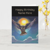 Uil zweeft boven wolken op sterrenhemel met maanli kaart (Gele Bloem)