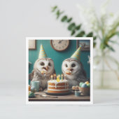 Uilen eten taart, grappige uil verjaardag uitnodig kaart (Staand voorkant)
