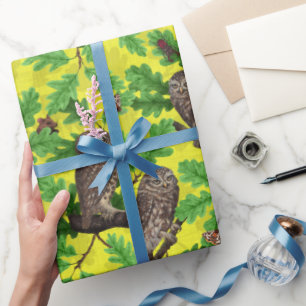 Uilen in het bos op citroengeel cadeaupapier