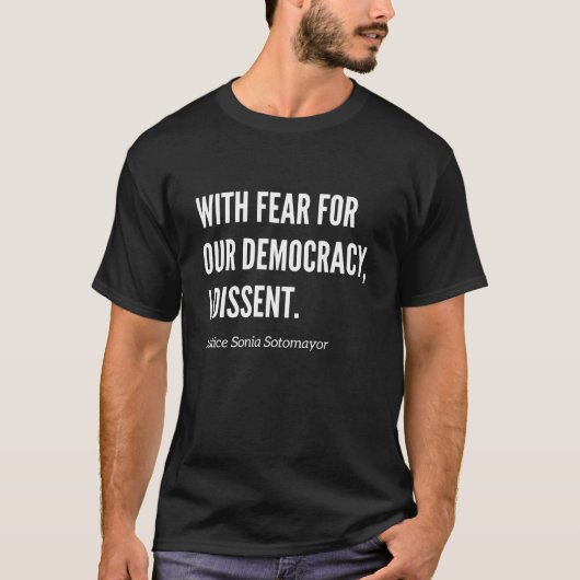 Uit angst voor onze democratie ben ik het oneens m t-shirt (Voorkant)