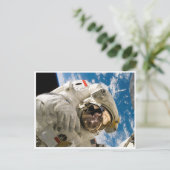 Uit deze wereld briefkaart (Staand voorkant)