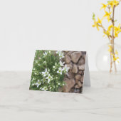 Uiterst kleine Witte Wildflowers en Rotsen Kaart (Gele Bloem)