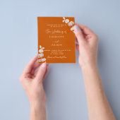 Uitgebrande oranje eucalyptus budget bruiloft uitn flyer (Hand)