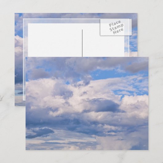 Uitgebreide blauwe hemel, verschillende cloudforma briefkaart (Voorkant / Achterkant)