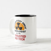 Uitgegraven radiologische technologieconoom Tech F Tweekleurige Koffiemok (Voorkant links)