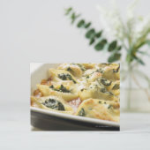 Uitgelekte deegschelpen met spinazie briefkaart (Staand voorkant)