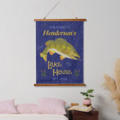 Uitgepersonaliseerde Nautical Bass Fish Lake House Hangend Wandkleed (Slaapkamer)