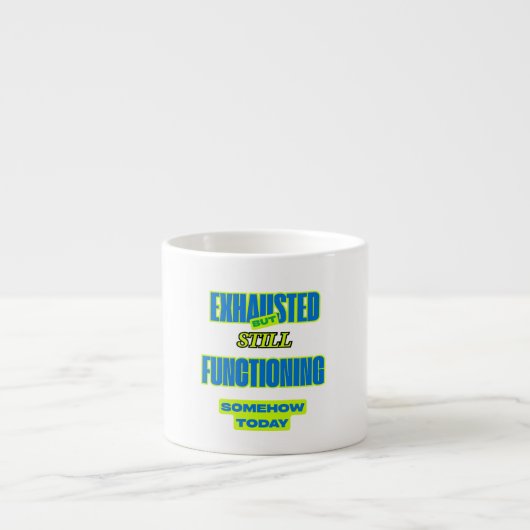Uitgeputte Maar Nog Steeds Functionerende Koffieko Espresso Kop (Voorkant)