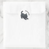 Uitgerekte Zwarte Kat Aangepaste Naam Ronde Sticker (Tas)