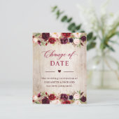 Uitgestelde huwelijksdatum Rustic Wood Burgundy Fl Briefkaart (Staand voorkant)