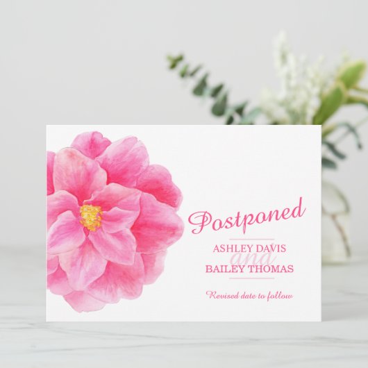 Uitgestelde roze camellia huwelijksannulering aankondiging (Staand voorkant)