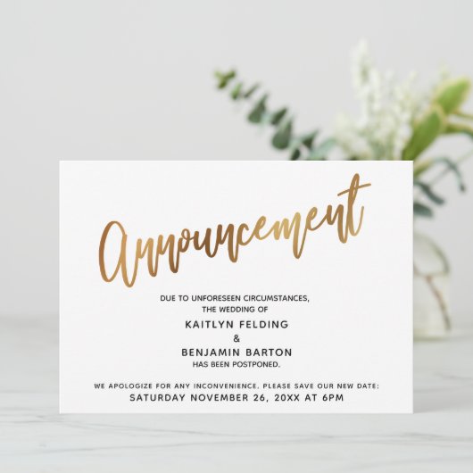 Uitgestelde Trouwdatum Gouden Typografie Aankondig Kaart (Staand voorkant)