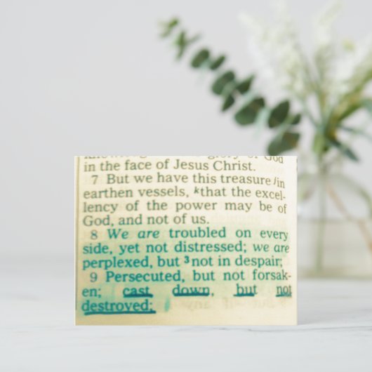 Uitgeworpen, maar niet vernietigd Bijbelvers Briefkaart (Staand voorkant)