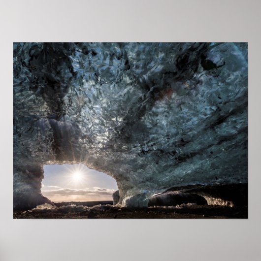 Uitkijkend vanuit een ijsgrot, IJsland Poster (Voorkant)