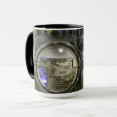 uitkomen op een oude retro-onderzeeër mok (Voorkant links)