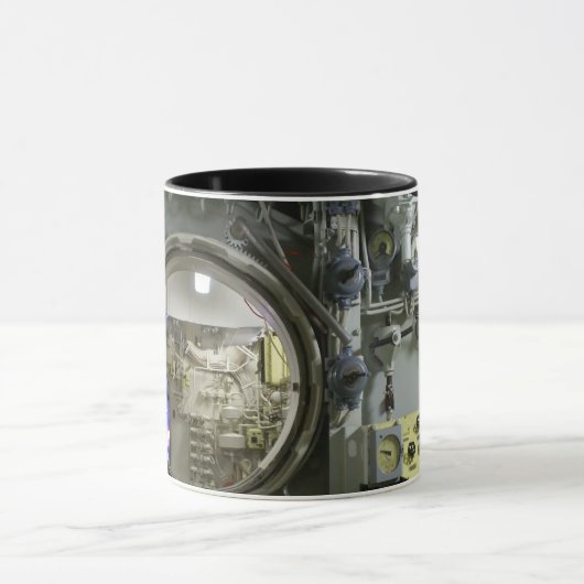 uitkomen op een oude retro-onderzeeër mok (Midden)