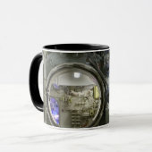 uitkomen op een oude retro-onderzeeër mok (Voorkant links)