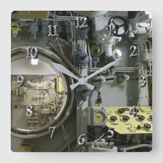 uitkomen op een oude retro-onderzeeër vierkante klok (Voorkant)