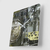 uitkomen op een oude retro-onderzeeër vierkante klok (Hoek)