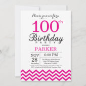 Uitnodiging 100ste verjaardag hete roze Chevron (Voorkant)