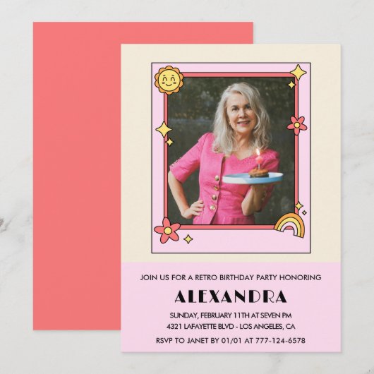 Uitnodiging 75e verjaardag Retro Groovy Roze Bloem (Voorkant / Achterkant)