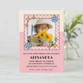 Uitnodiging 90ste verjaardag Retro Groovy Roze Blo (Staand voorkant)