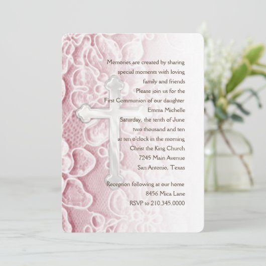 Uitnodiging eerste communiqué kant en kruisroze (Staand voorkant)