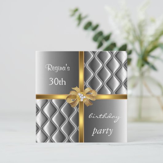 Uitnodiging Elegant Silver Silk Gold Bow Diamond (Staand voorkant)