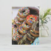 Uitnodiging met donuts op de voorkant (Staand voorkant)