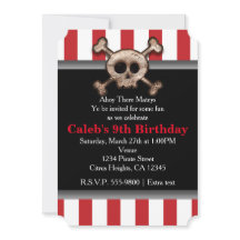 Uitnodiging met versleten schedel en botten in pir