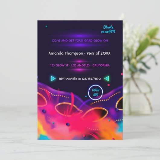 Uitnodiging Neon Glow Graduation Party (Staand voorkant)