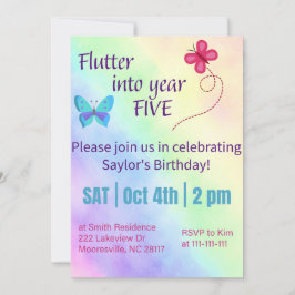 Uitnodiging om vijf te worden met fladderende vlin