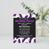 Uitnodiging Paarse leopard High Heels Print Party (Staand voorkant)