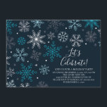 Uitnodiging Snowflakes Holiday Party<br><div class="desc">Moderne vakantie-uitnodiging met sneeuwvlokken op een donkerblauwe achtergrond.  Draai onze unieke uitnodiging om naar het uitzicht te gaan voor een extra speciale aanraking.  Perfect vakantieseizoensfeest voor een wijk om samen te komen,  een feest voor kantoor,  een feest voor kantoor of een kerstfeest.</div>