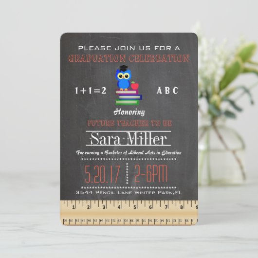 Uitnodiging tot Afstuderen van Ruler en Apple Teac (Staand voorkant)