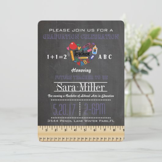 Uitnodiging tot Afstuderen van Ruler en Apple Teac (Staand voorkant)