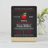 Uitnodiging tot Afstuderen van Ruler en Apple Teac (Staand voorkant)