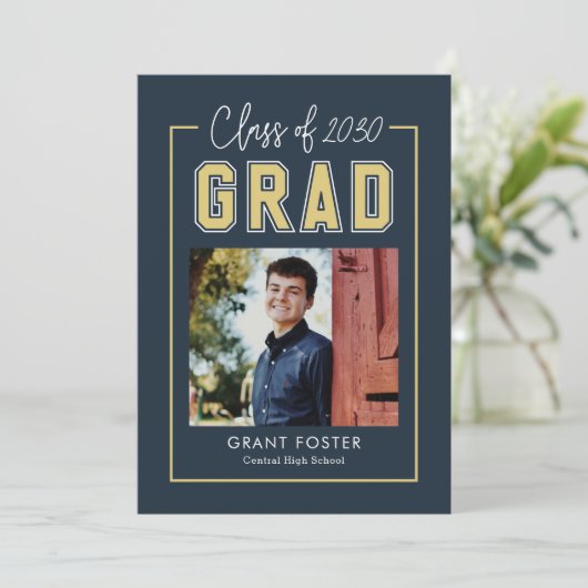 Uitnodiging tot Afstuderen voor bewerkbare kleuren (Staand voorkant)