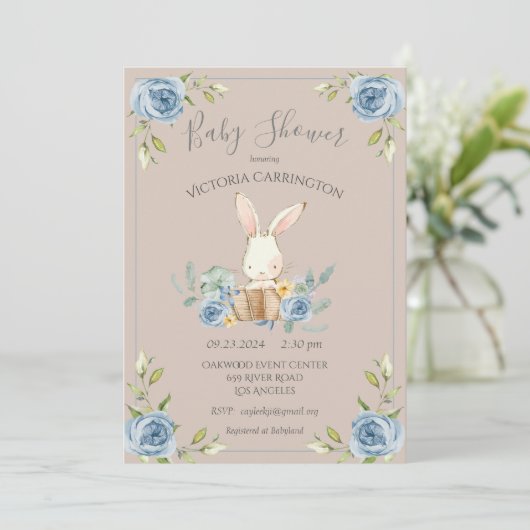 Uitnodiging tot Baby shower van Brown Bunny Rabbit (Staand voorkant)