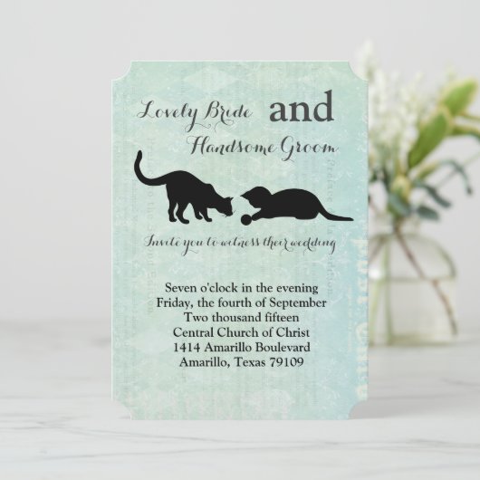 Uitnodiging tot  blauwe bruiloft voor speelse katt (Staand voorkant)