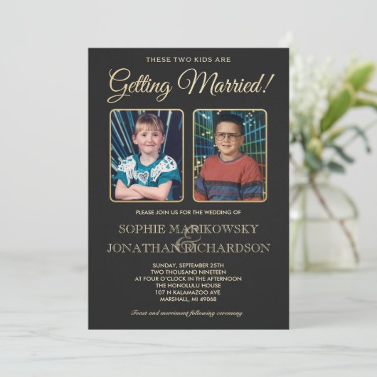 Uitnodiging tot bruiloft op oude schoolfoto's (Staand voorkant)